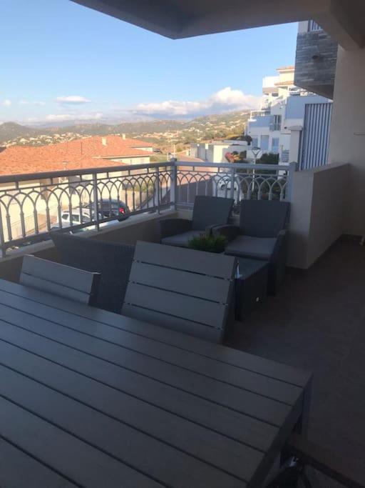 Appart Avec Terrasse Vue Sur Mer Exceptionnelle L'Ile-Rousse  Luaran gambar